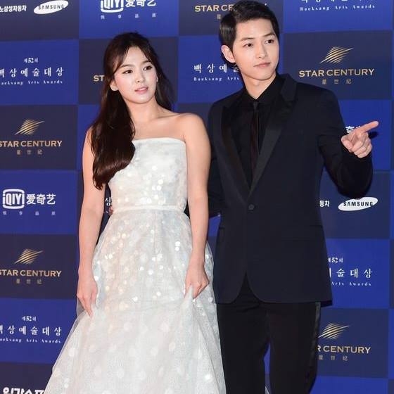 Song Joong Ki - Song Hye Kyo cân nhắc việc tung ảnh cưới, lo ngại hôn lễ sẽ trở nên hỗn loạn