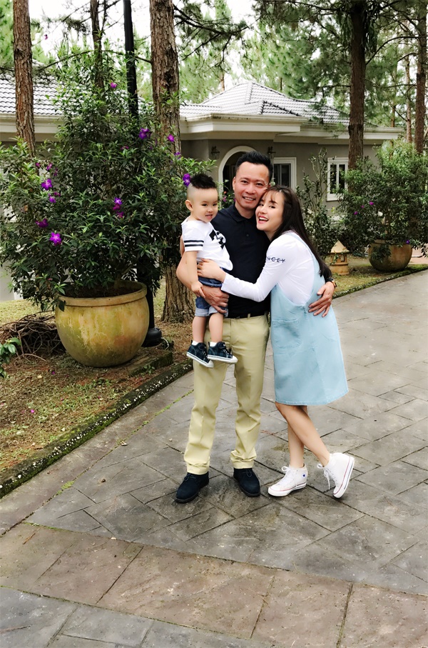 Người tố Vy Oanh giật chồng, sống không danh chính ngôn thuận là ai?