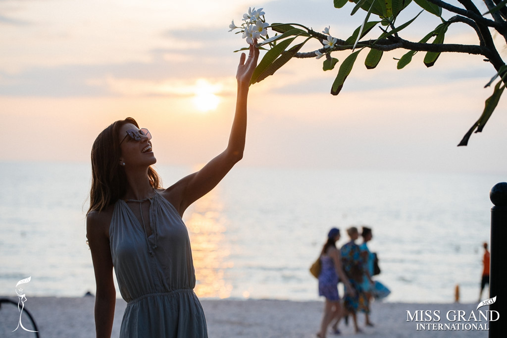 Tân Hoa hậu Hòa bình du lịch Việt Nam sau khi đăng quang