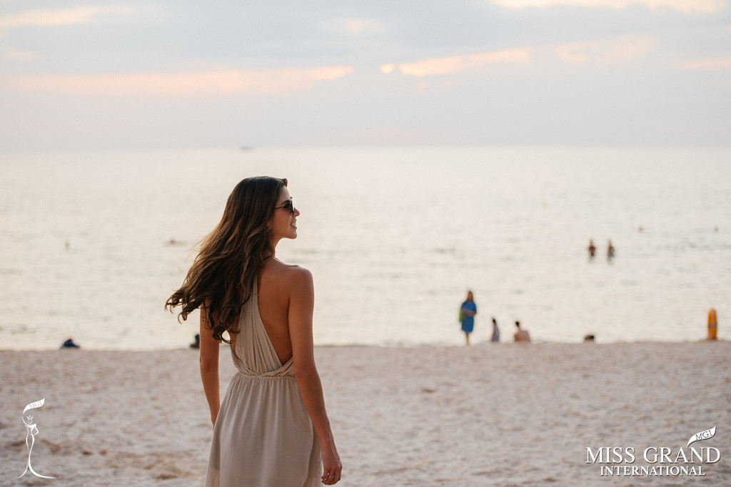 Tân Hoa hậu Hòa bình du lịch Việt Nam sau khi đăng quang