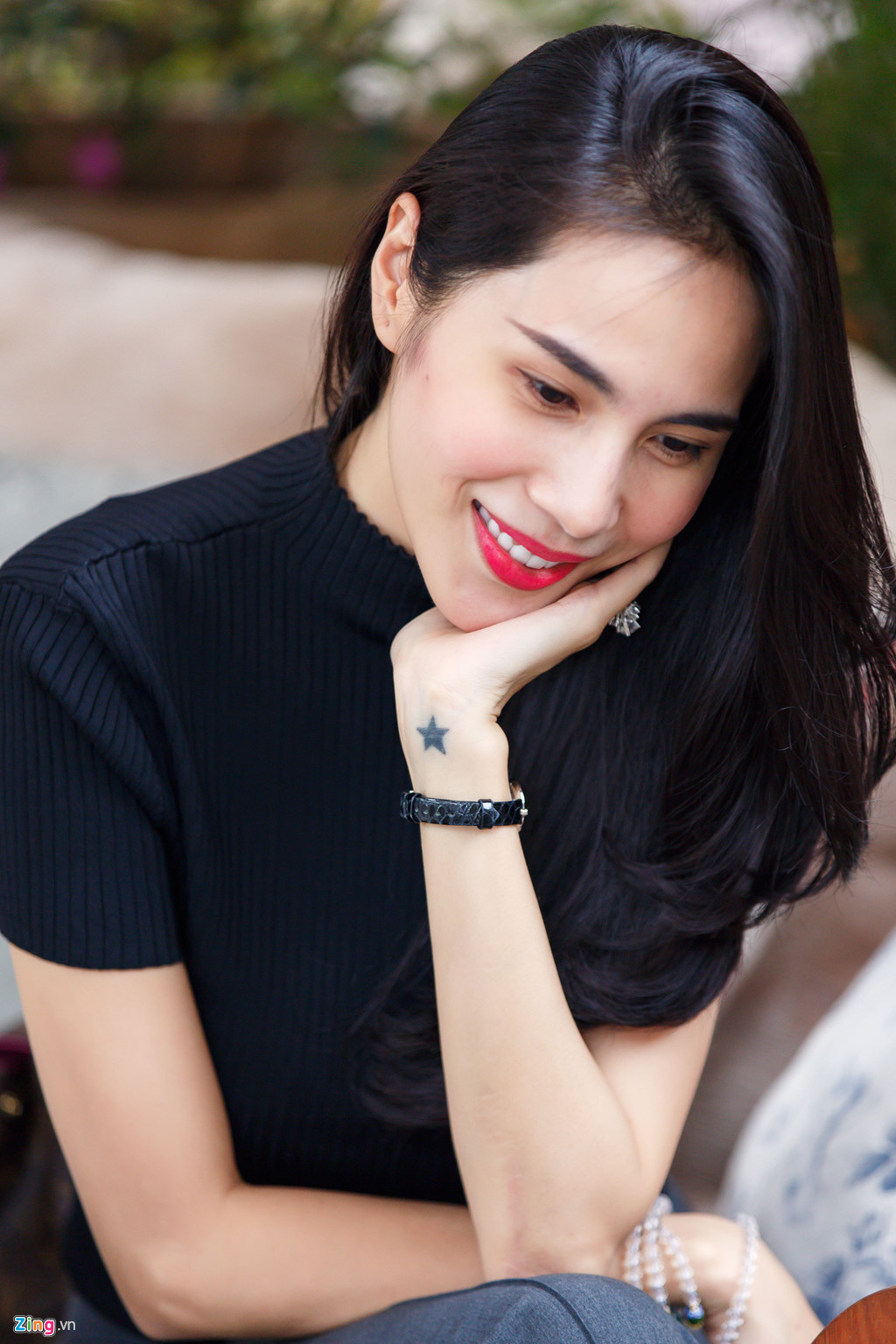 Thủy Tiên: Tôi làm từ thiện còn bị chửi, nói gì đến việc hát bolero