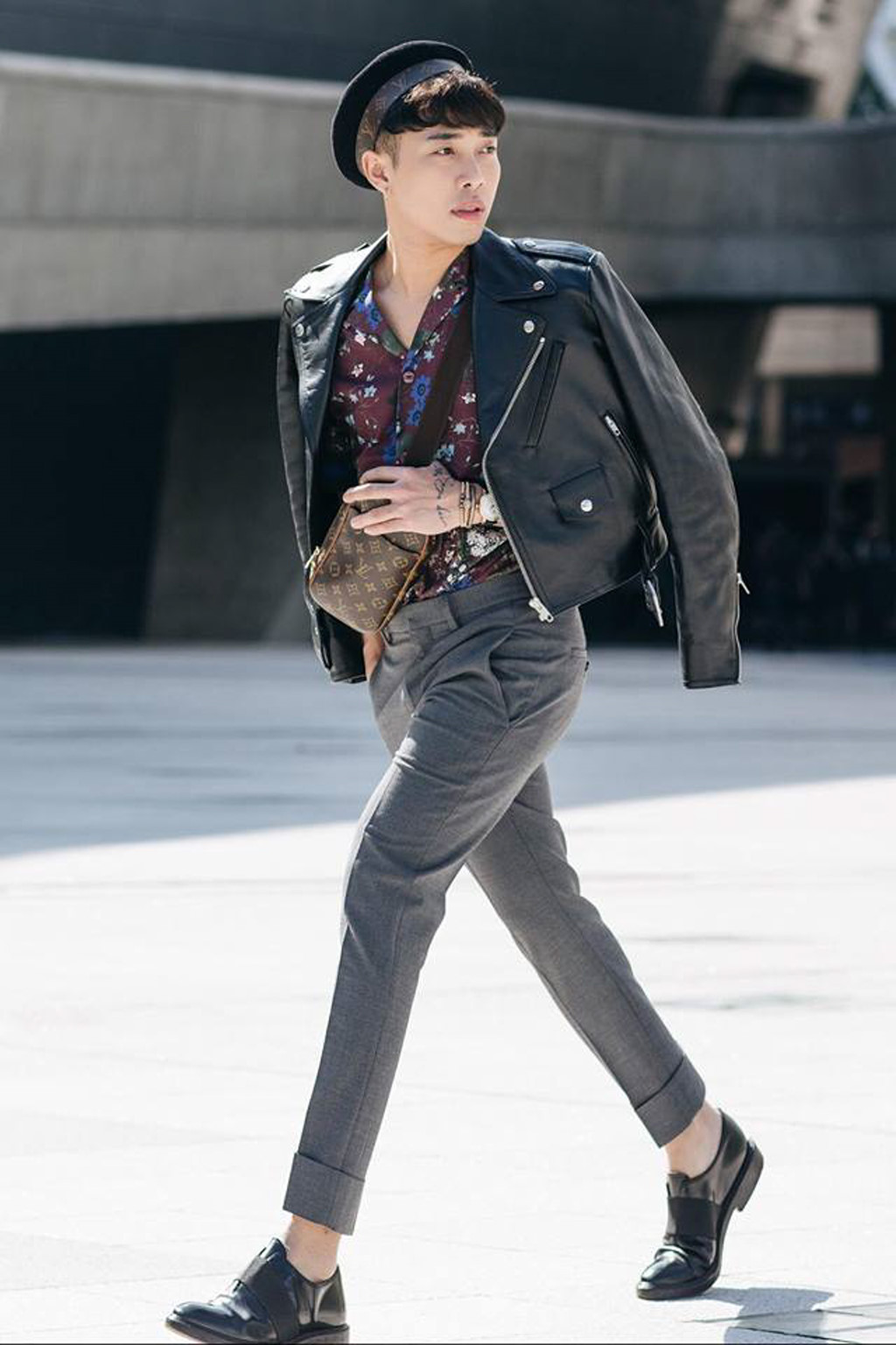 Diện trang phục in hoa xuống phố như dàn tín đồ thời trang Việt