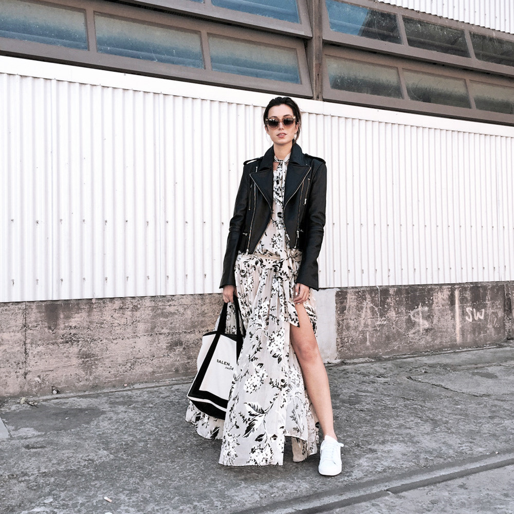 Diện trang phục in hoa xuống phố như dàn tín đồ thời trang Việt