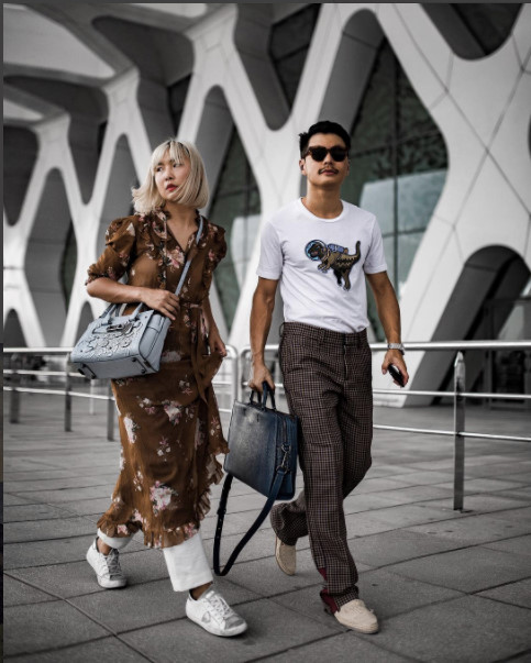 Diện trang phục in hoa xuống phố như dàn tín đồ thời trang Việt