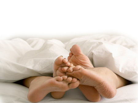 Những điều phụ nữ làm trên giường khiến cảm hứng của chồng đứt phựt