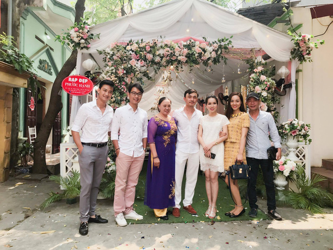 Diễn viên Người phán xử tổ chức ăn hỏi, vợ được khen trẻ trung sành điệu Diễn viên Người phán xử tổ chức ăn hỏi, vợ được khen trẻ trung sành điệu