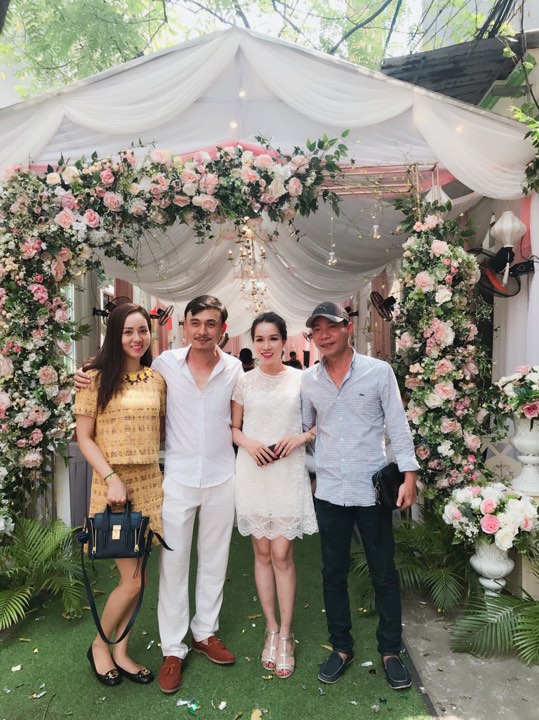 Diễn viên Người phán xử tổ chức ăn hỏi, vợ được khen trẻ trung sành điệu Diễn viên Người phán xử tổ chức ăn hỏi, vợ được khen trẻ trung sành điệu