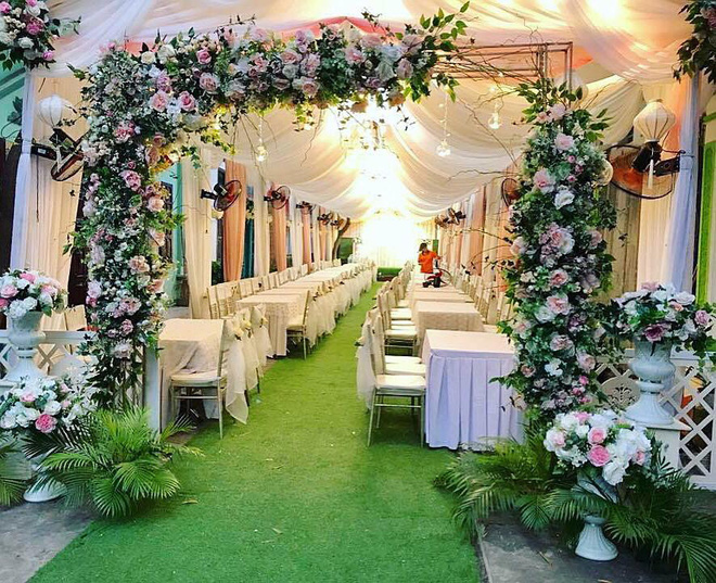 Diễn viên Người phán xử tổ chức ăn hỏi, vợ được khen trẻ trung sành điệu