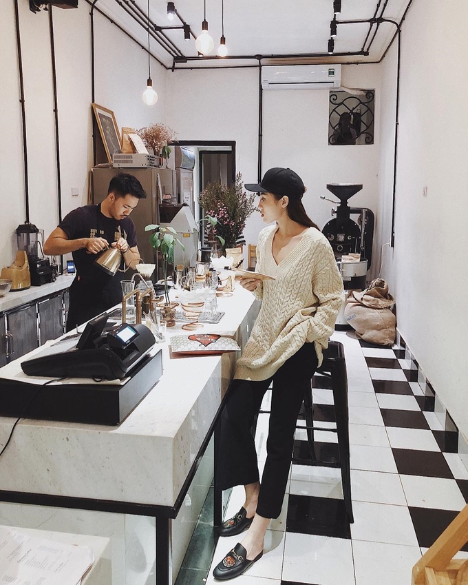 Học cách mix áo len ngày lạnh từ sao Việt