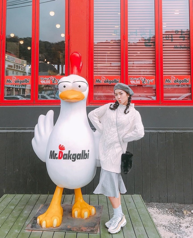 Học cách mix áo len ngày lạnh từ sao Việt