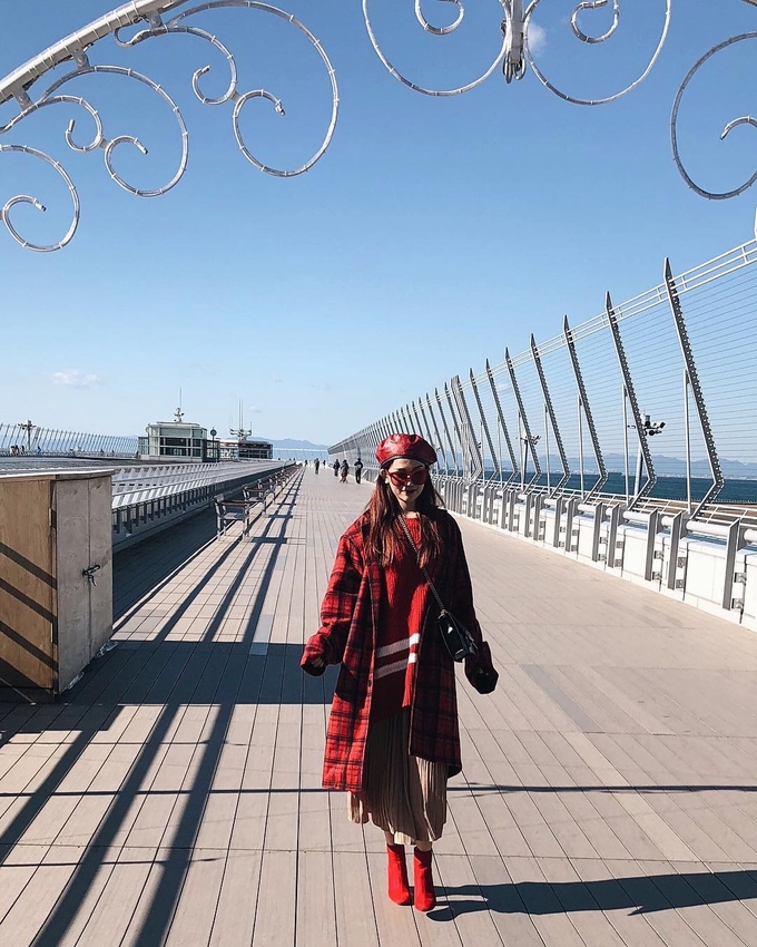 Học cách mix áo len ngày lạnh từ sao Việt