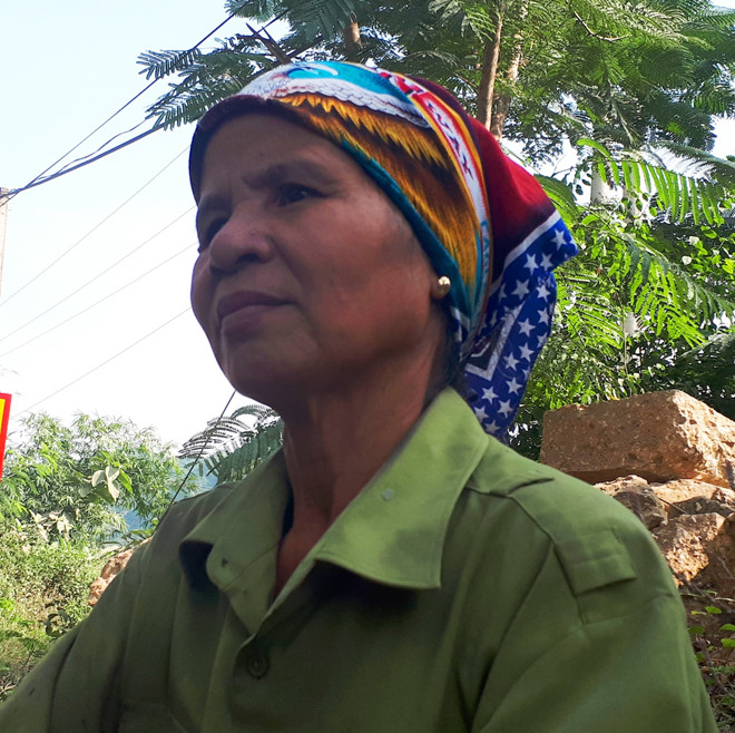 Bao bì đựng thi thể bé 20 ngày tuổi ở bãi rác có để lại số điện thoại