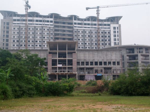 Bệnh viện 7 năm dở dang, cạn tiền xin thêm gần 800 tỷ