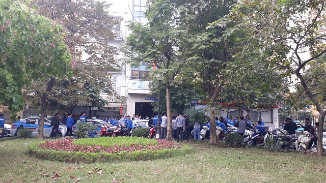 Hà Nội: Hàng trăm lái xe taxi biểu tình huyên náo cả con phố