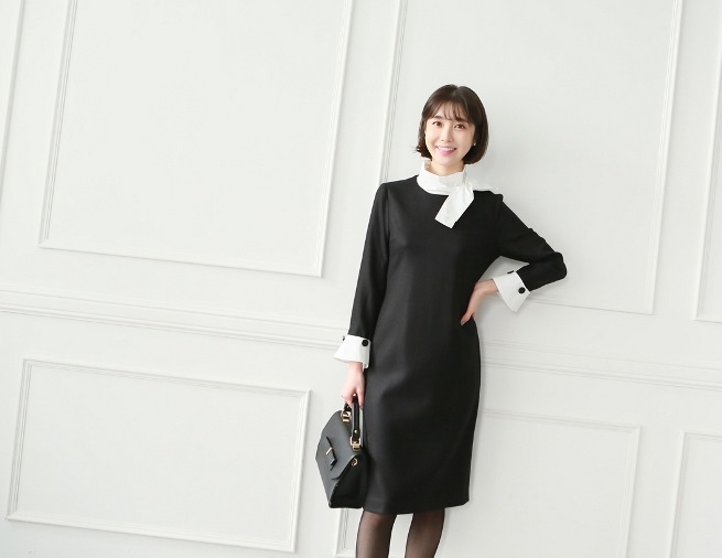 Đầu tuần đến công sở cuốt hút mọi ánh nhìn với đầm đen thanh lịch, quyến rũ