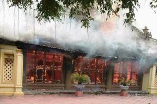 Đình cổ hơn 300 năm ở Thái Bình cháy rụi