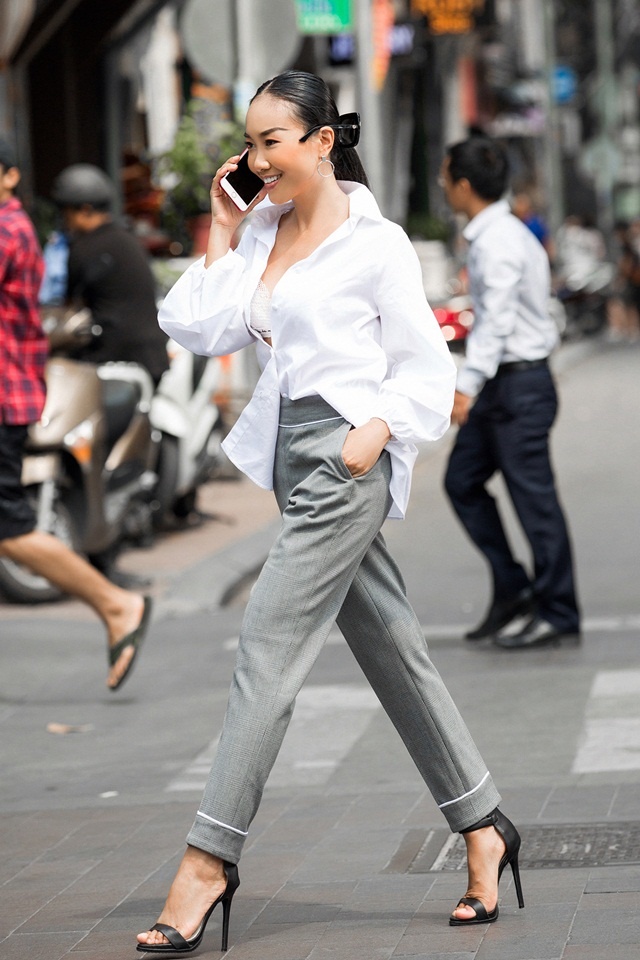 Đoan Trang theo đuổi mốt khoe nội y trên phố