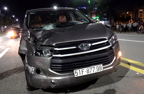 Bỏ chạy sau khi tông chết hai người, ôtô bị truy đuổi