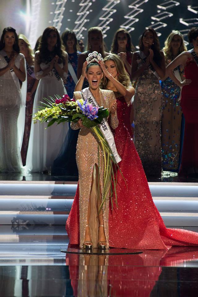 Những hình ảnh đẹp nhất đêm chung kết Hoa hậu Hoàn vũ 2017