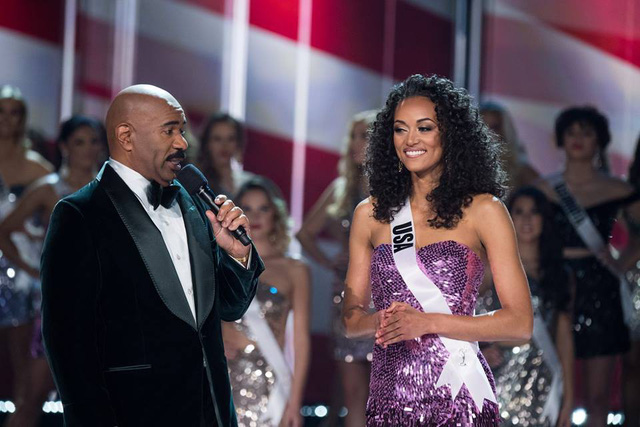 Những hình ảnh đẹp nhất đêm chung kết Hoa hậu Hoàn vũ 2017