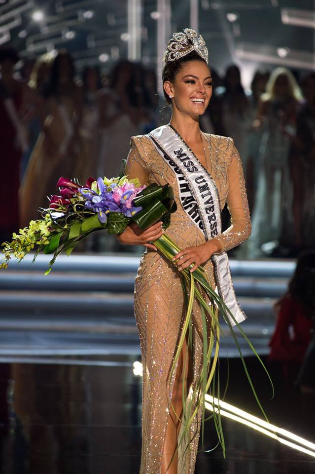 Những hình ảnh đẹp nhất đêm chung kết Hoa hậu Hoàn vũ 2017