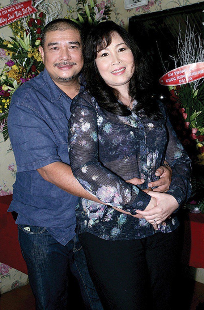 Điều ẩn giấu sau mối tình của NSND Hồng Vân và người chồng kém 3 tuổi