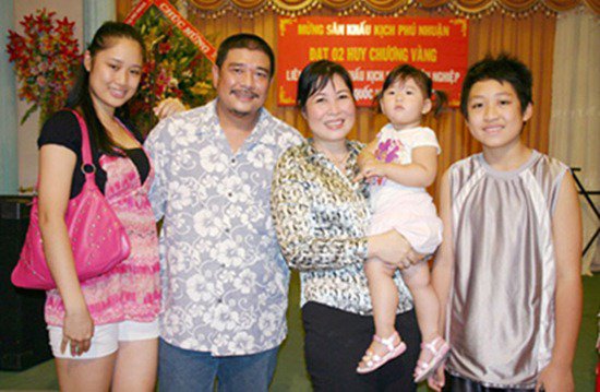 Điều ẩn giấu sau mối tình của NSND Hồng Vân và người chồng kém 3 tuổi