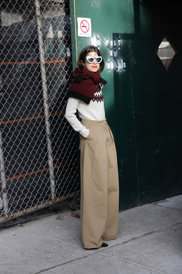 Cánh mày râu ngơ ngác khi chị em biến áo len thành khăn quàng cổ, trang sức ngày lạnh