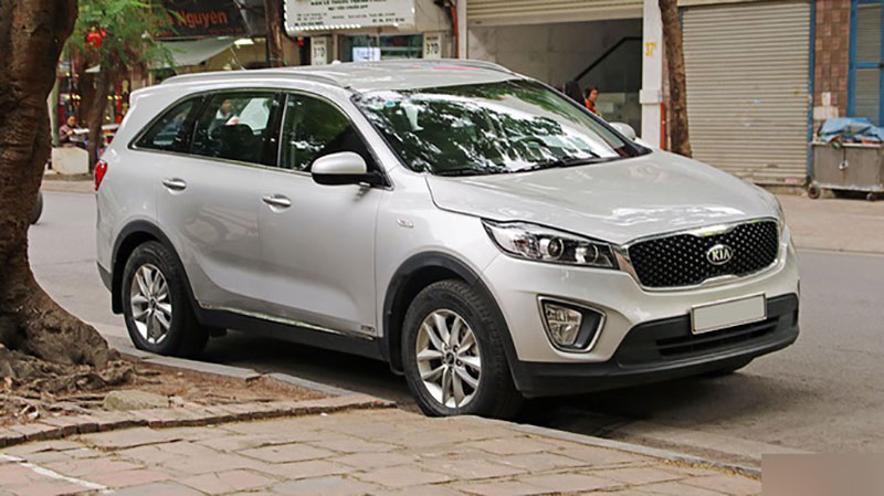 Kia Sorento thế hệ mới lăn bánh trên phố Hà Nội