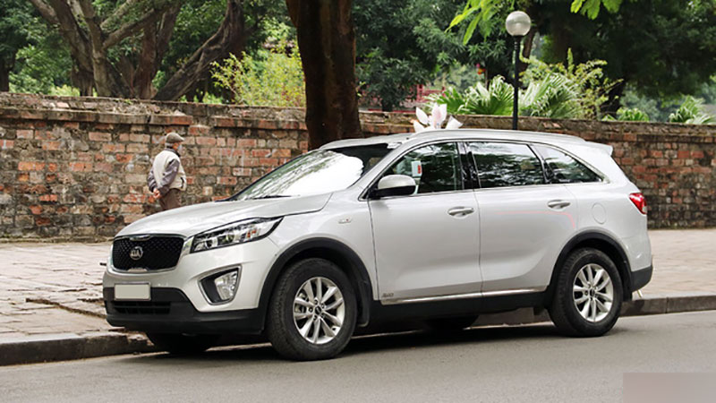 Kia Sorento thế hệ mới lăn bánh trên phố Hà Nội