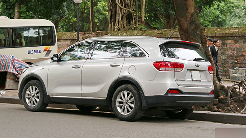 Kia Sorento thế hệ mới lăn bánh trên phố Hà Nội