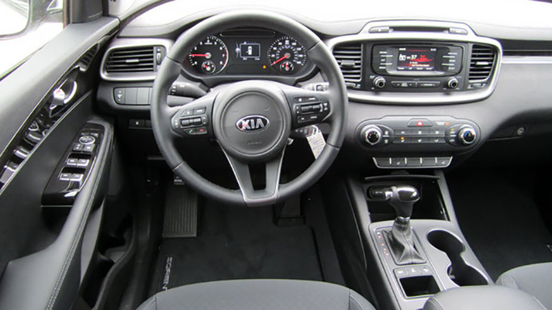 Kia Sorento thế hệ mới lăn bánh trên phố Hà Nội