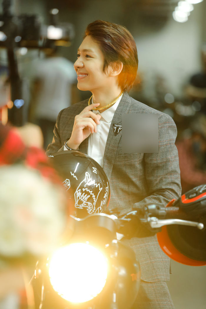 Hé lộ lý do mẹ Khởi My tặng kiềng vàng cho Kelvin Khánh trong đám cưới