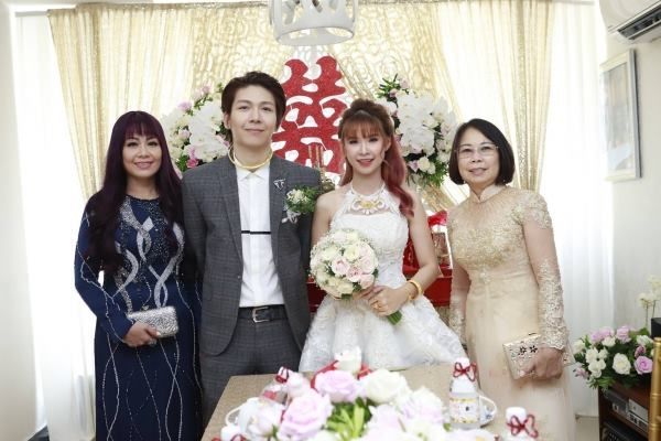 Hé lộ lý do mẹ Khởi My tặng kiềng vàng cho Kelvin Khánh trong đám cưới