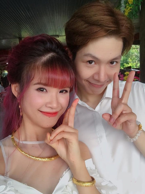 Hé lộ lý do mẹ Khởi My tặng kiềng vàng cho Kelvin Khánh trong đám cưới