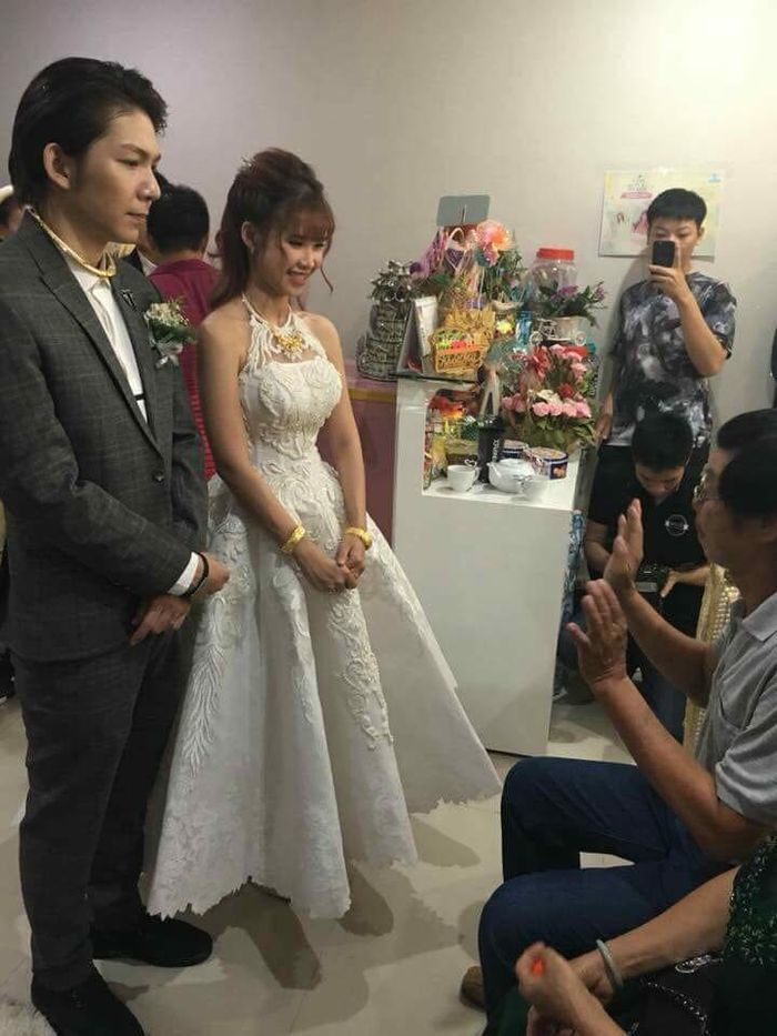 Hé lộ lý do mẹ Khởi My tặng kiềng vàng cho Kelvin Khánh trong đám cưới