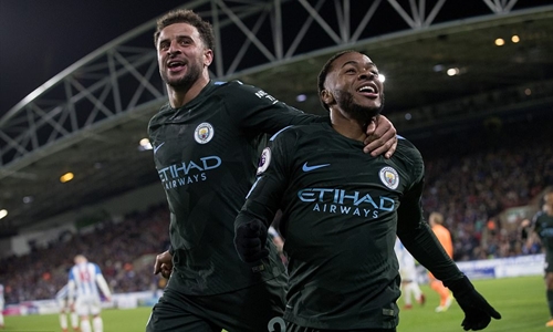 Man City thắng ngược, tái lập cách biệt tám điểm trên đỉnh bảng