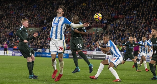 Man City thắng ngược, tái lập cách biệt tám điểm trên đỉnh bảng