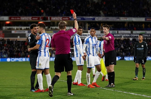 Man City thắng ngược, tái lập cách biệt tám điểm trên đỉnh bảng