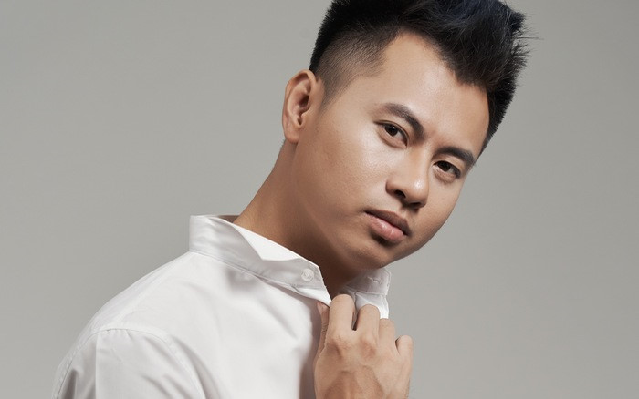 Nhạc sĩ mà Miu Lê google chỉ ra đàn piano là ai?