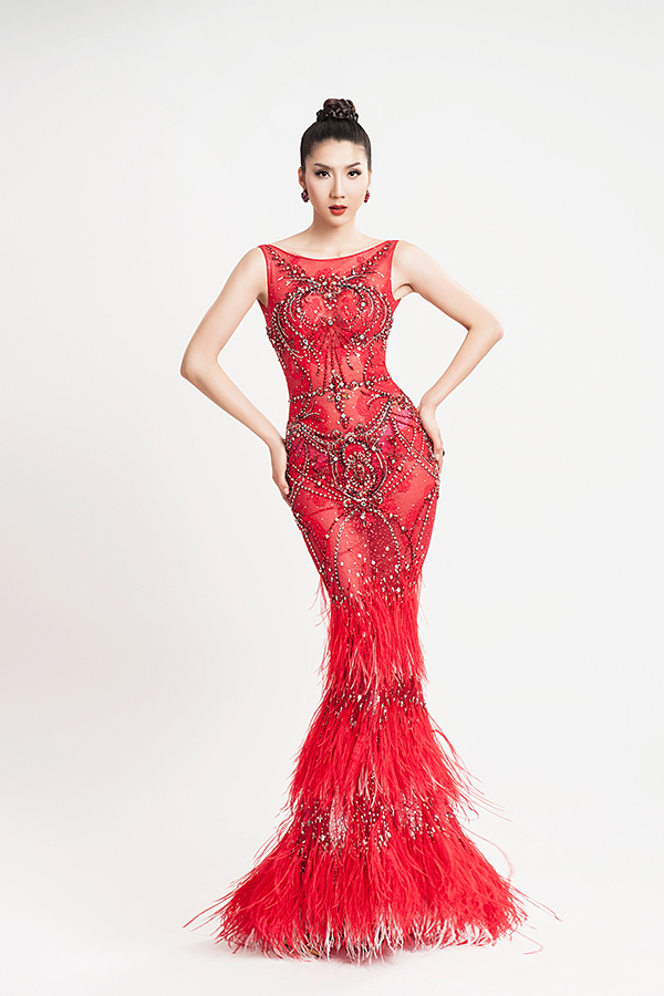 Ngọc Quyên đốt mắt với đầm màu nude bó sát