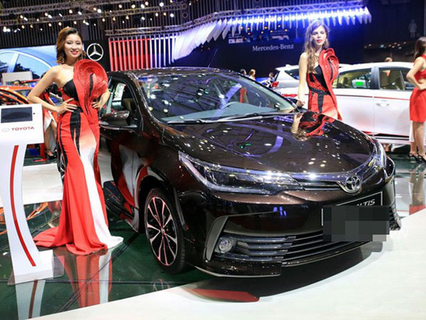 Ô tô giảm tiếp 200 triệu đồng, nhanh tay vét hàng chơi tết