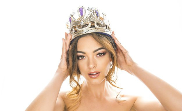 Nhan sắc nóng bỏng của tân Hoa hậu Hoàn vũ 2017 Nhan sắc nóng bỏng của tân Hoa hậu Hoàn vũ 2017
