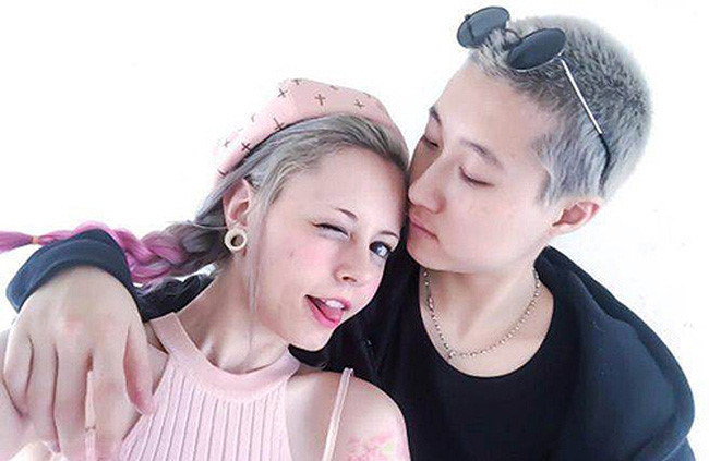 Kêu gọi bảo vệ trẻ em, Thành Long bị chế nhạo chuyện con gái ăn cắp