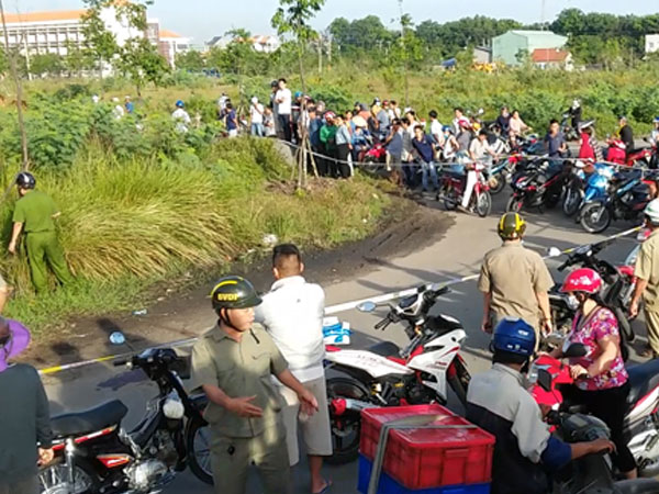 Thi thể thanh niên nhiều vết đâm bên đường