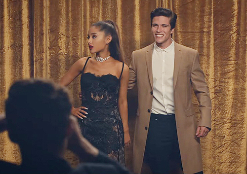 Loạt mỹ nhân quốc tế tỏa sáng với váy áo của nhà thiết kế Việt