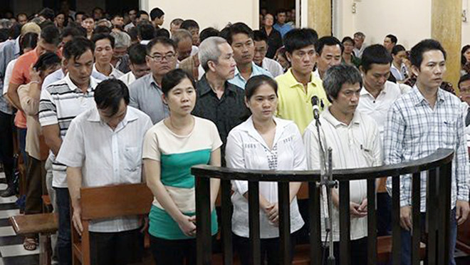 34 cựu cán bộ hải quan dắt tay nhau vào tù