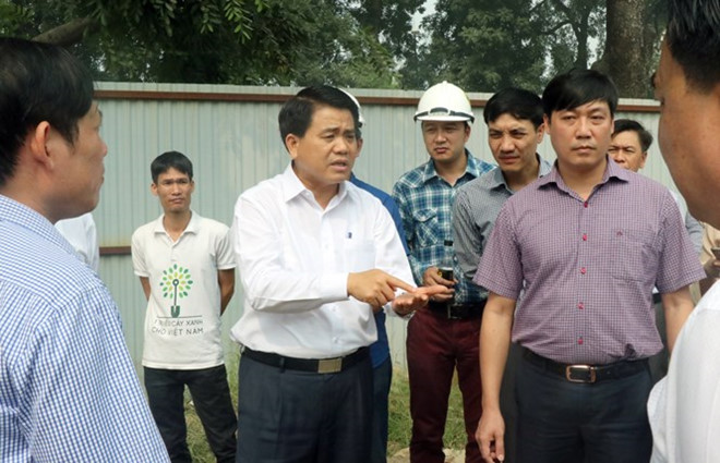 Chủ tịch Hà Nội kiểm tra đột xuất việc chặt hạ cây xanh