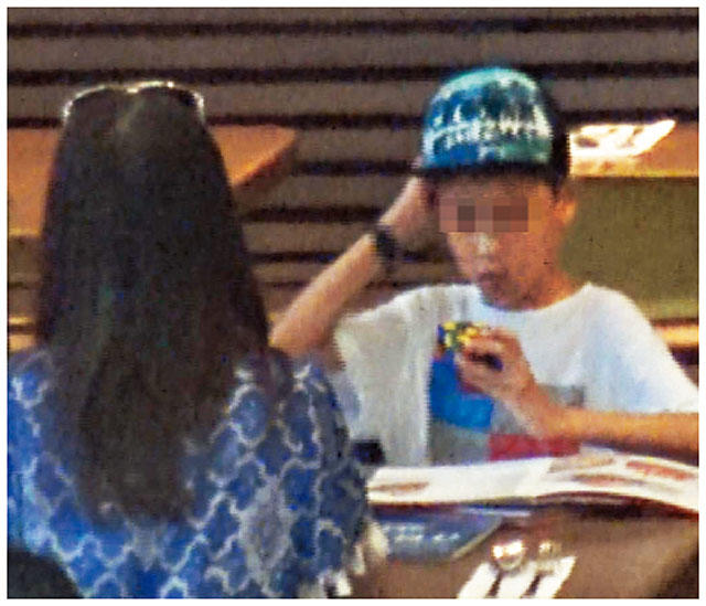 U50 Chúc Anh Đài để mặt mộc quá xinh đẹp khi dạo phố