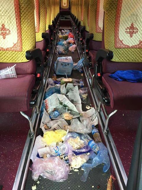 Vì cốc trà sữa để quên trên xe, tài xế và khách nhắn tin chửi nhau thậm tệ